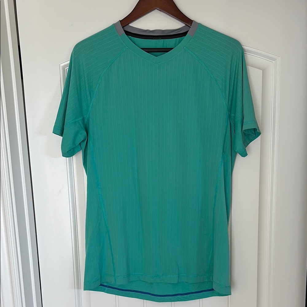 Lululemon Performance‎ Mint Green Short Sleeve Workout Gym Vneck Tshirt Mens XL